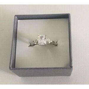 Stunning 1.8 Ct Emerald Cut Sim Diamond Engagement/Bridal Ring Sz 7~925SS